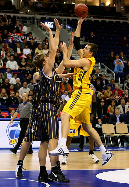 当锋线与防 当锋线与防